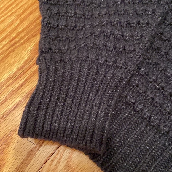 Universal Thread Sweater - Picture 6 of 7